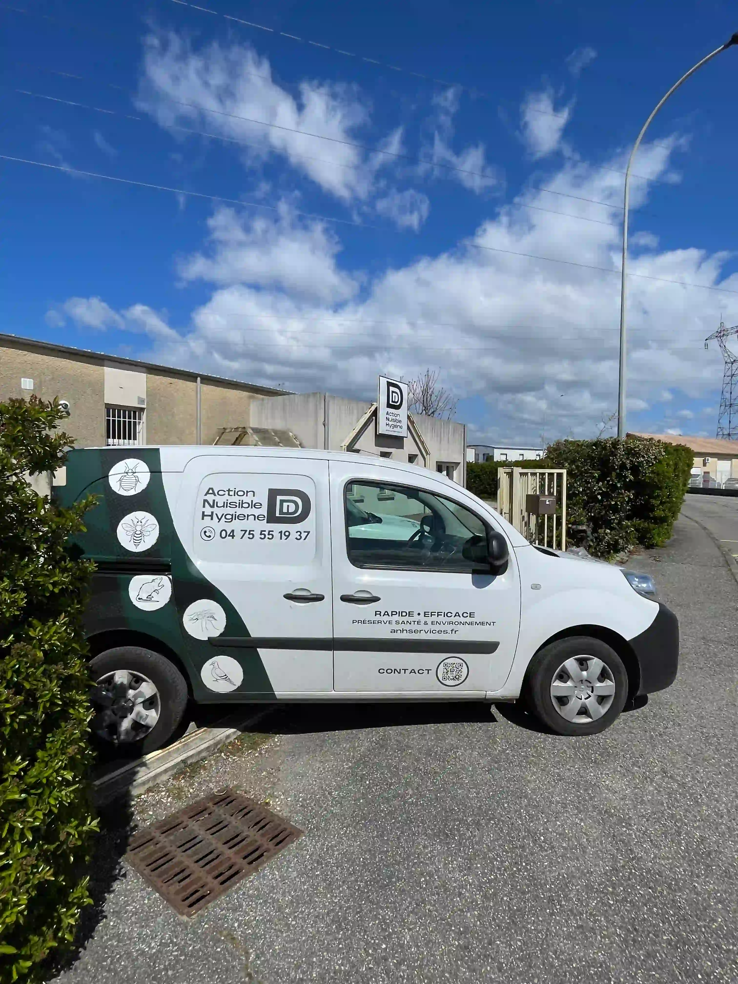 Véhicule ANH Services au dépôt