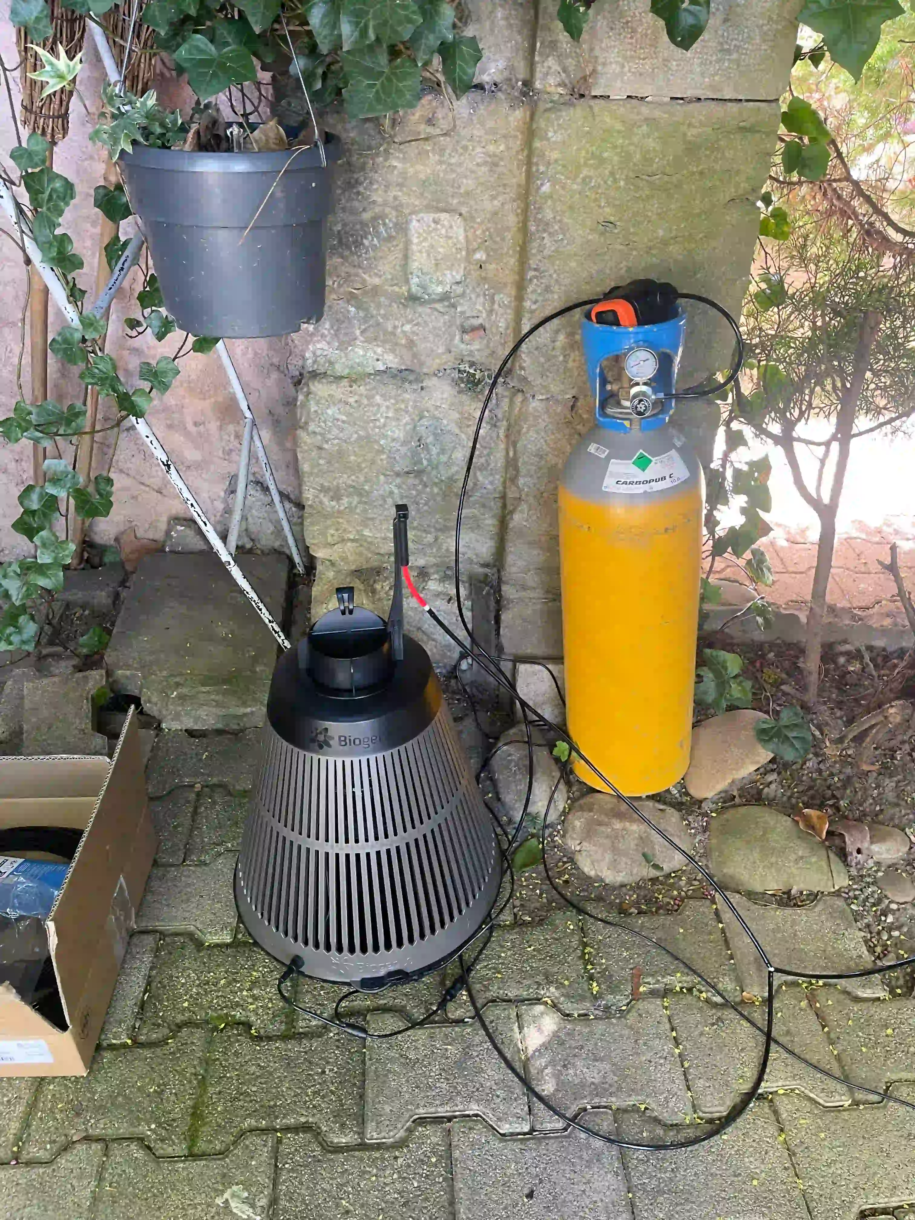 Piège Biogents couplé avec bouteille de CO2