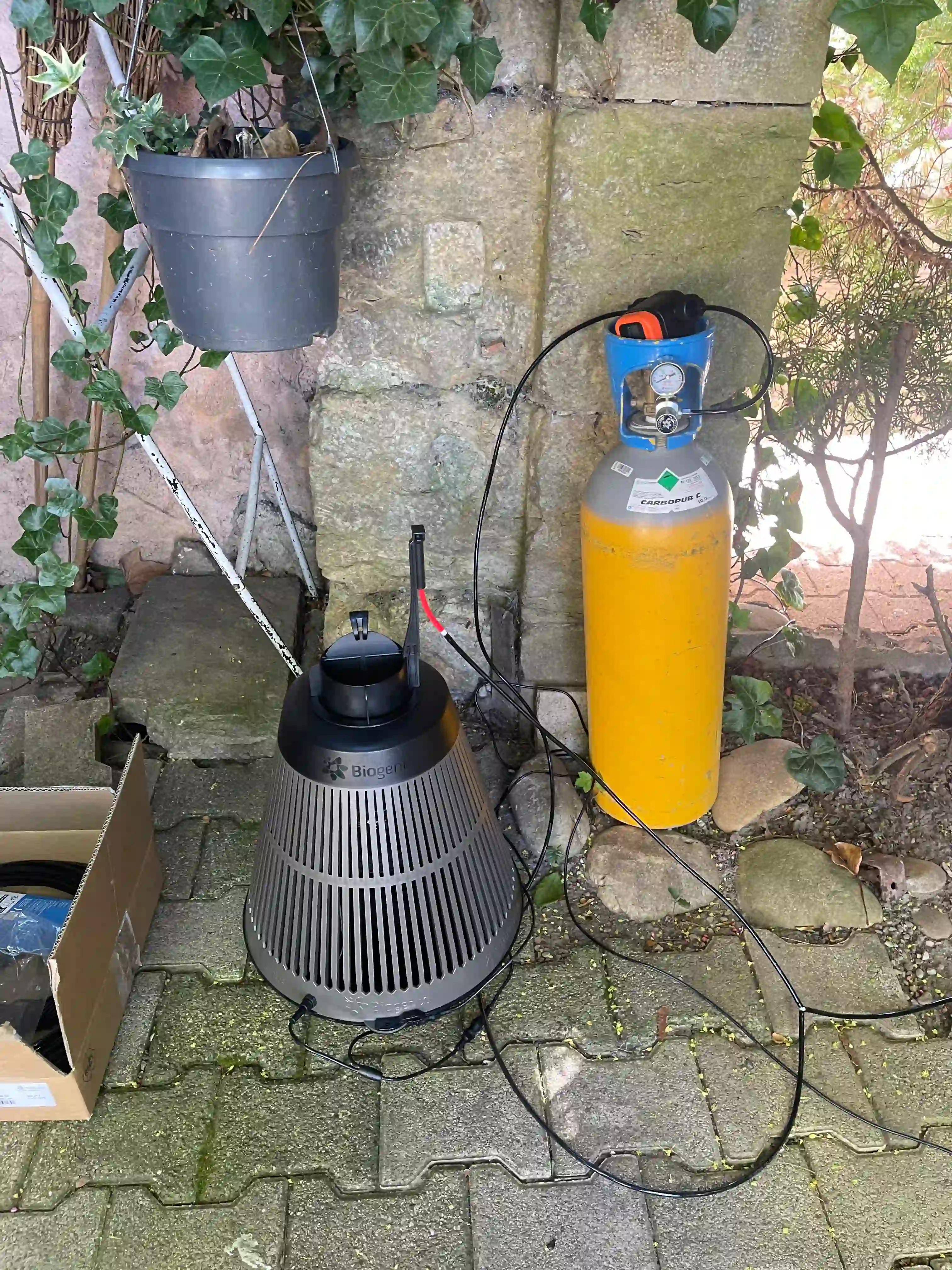 Piège Biogents avec bouteille CO2